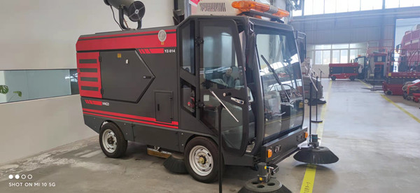 怎樣選擇掃地車(chē)廠(chǎng)家小型掃地車(chē)