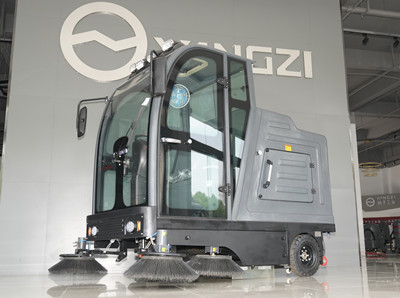 掃地車(chē)廠(chǎng)家教你如何正確清潔設(shè)備