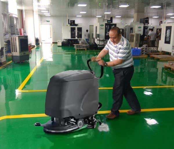 揚子手推式洗地機(jī)清洗環(huán)氧地坪